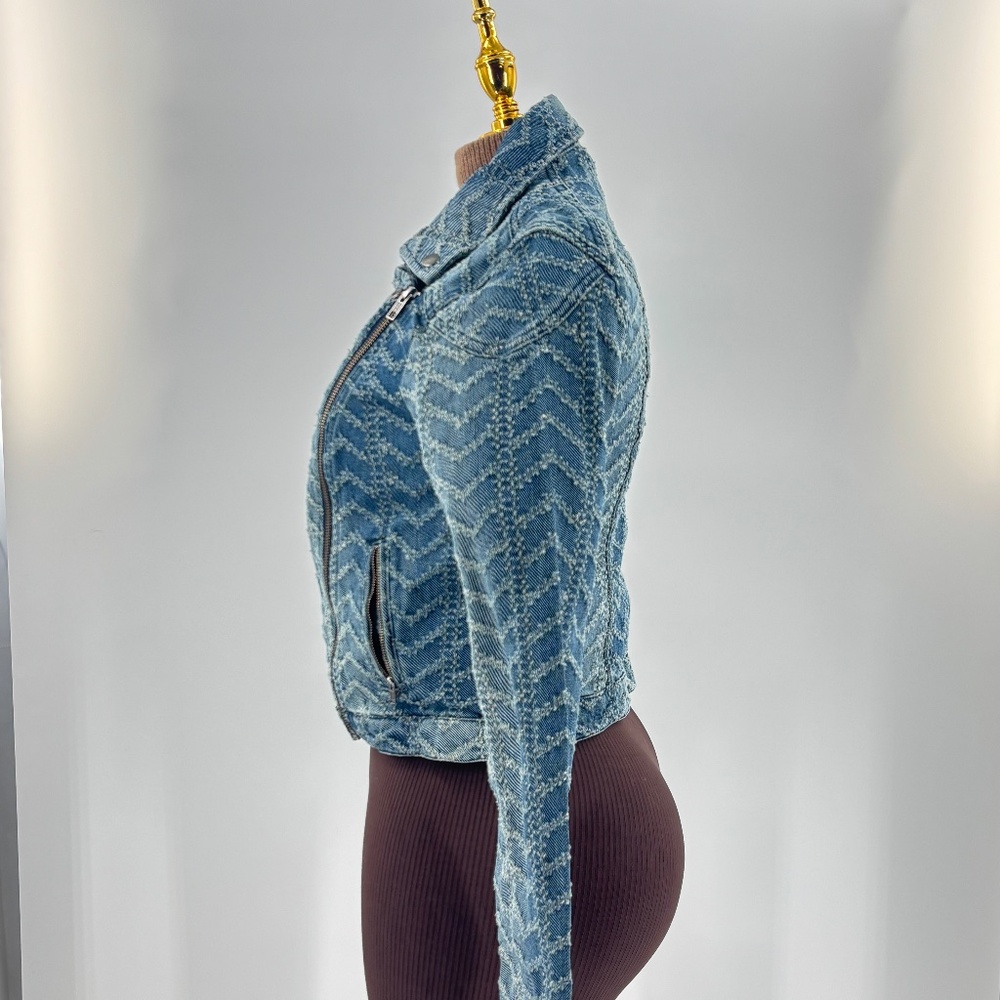 FREE PEOPLE Asymmetrical Denim JEAN Jacket Blue Distressed zipper detail Size 8 - Picture 3 of 7